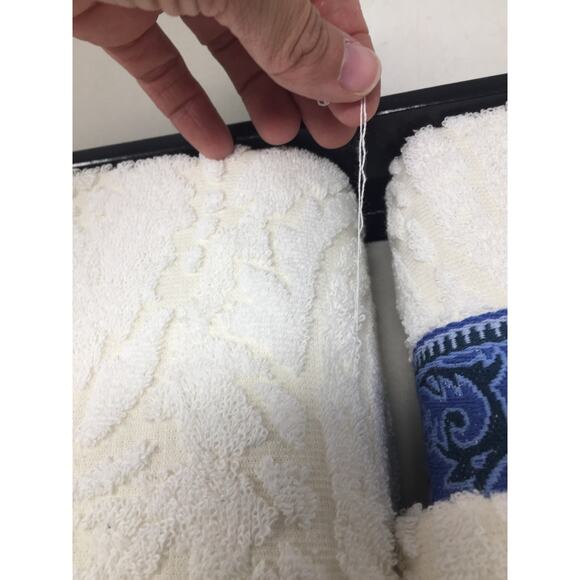 Yves Saint Laurent Embroidered Monogram Bath Towel Set - YSL - Picture 6 of 11